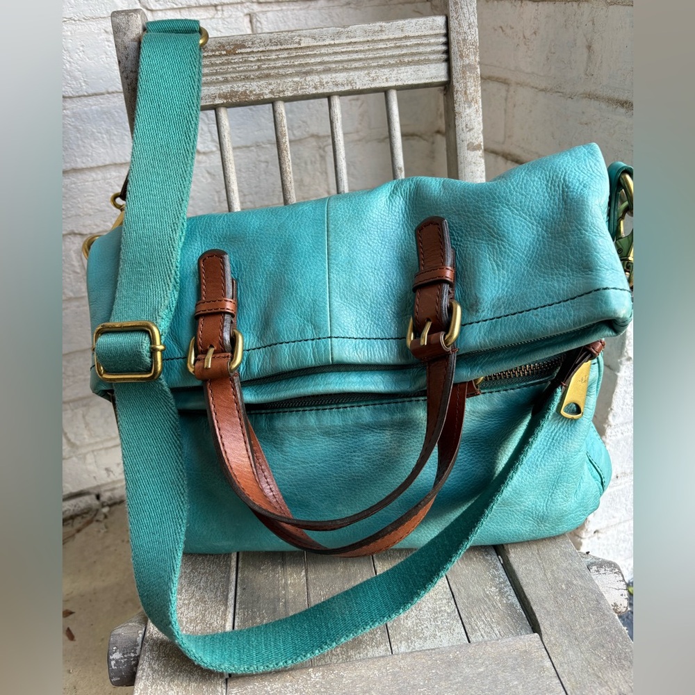 🐠👗FOSSIL Explorer in Turquoise Leather Convertible Fold-over Crossbody Bag🌟